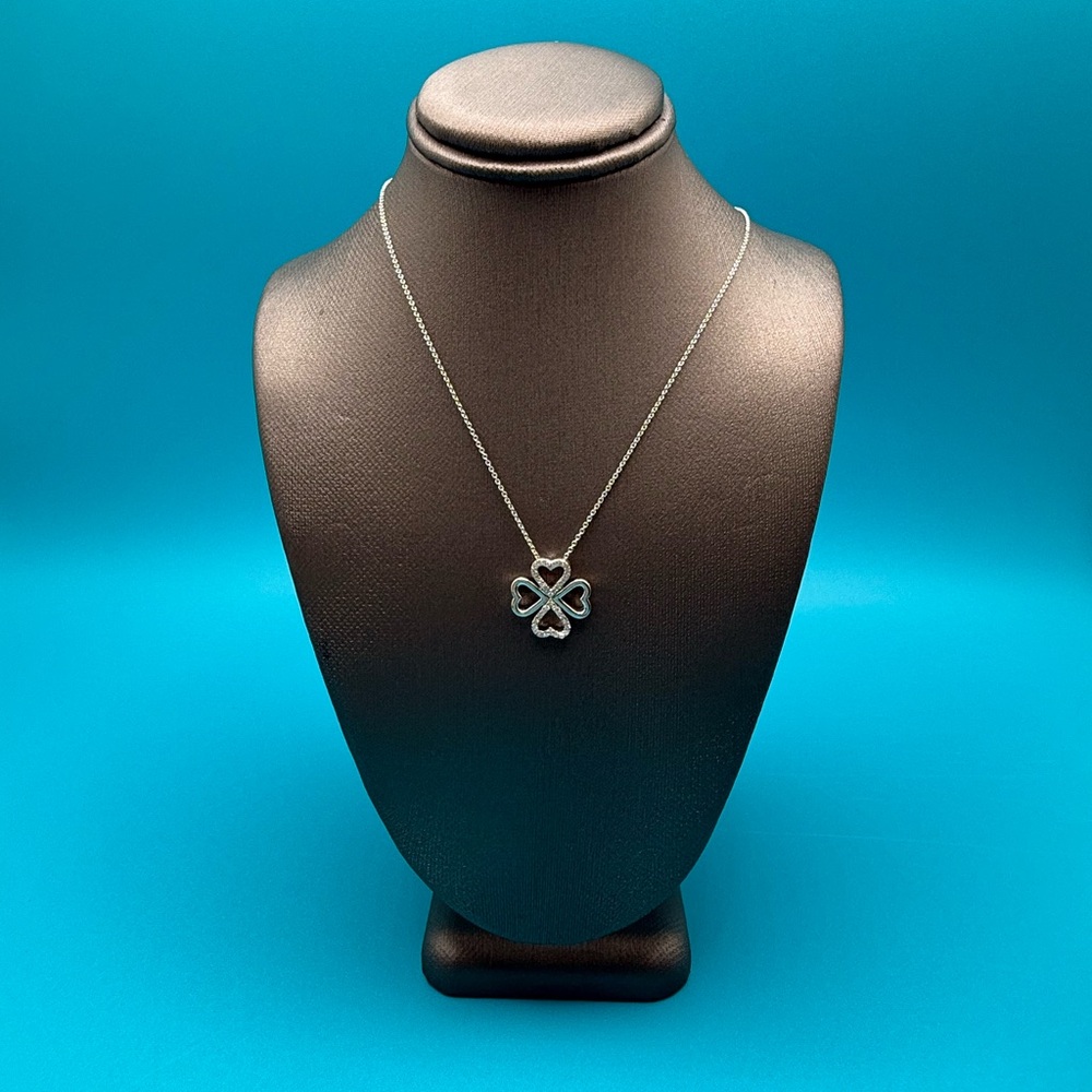 🌸Heart-Shaped Pave Clover Necklace🌸